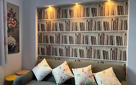 Lovely Apartment Near Gatwick Airport
